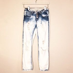 Rue 21 | Distressed Light Wash Denim | 3/4